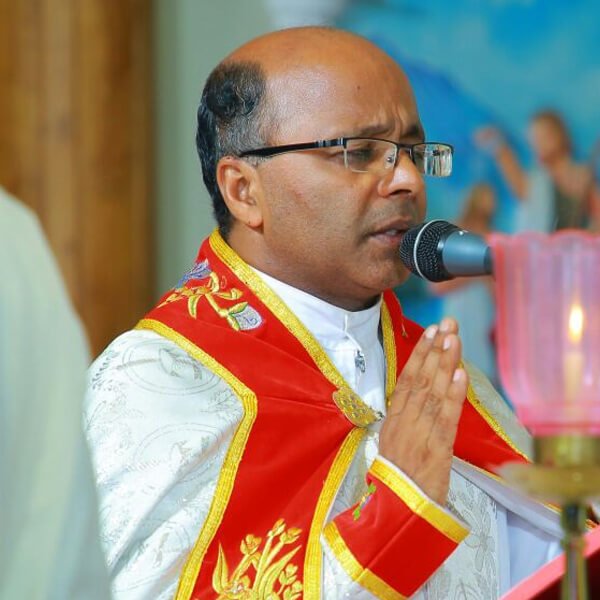 Fr Reji Mathew Vayalumkal